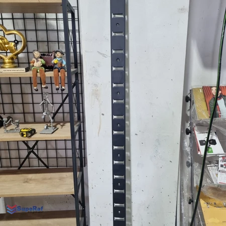 עמוד תליה מחורץ אופקי \ אנכי